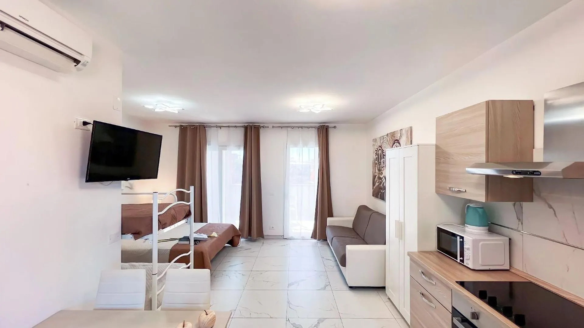 New Vibrant Apartment In Bibione 0*,