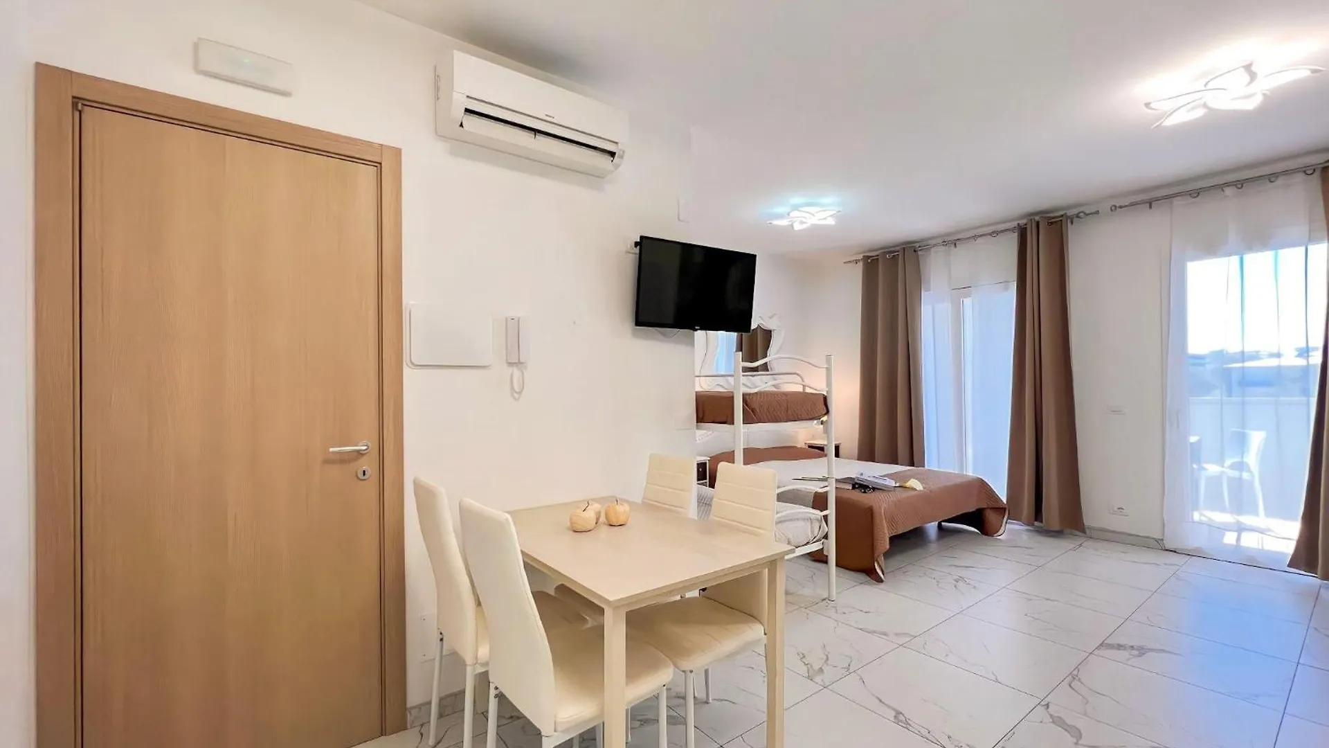 New Vibrant Apartment In Bibione