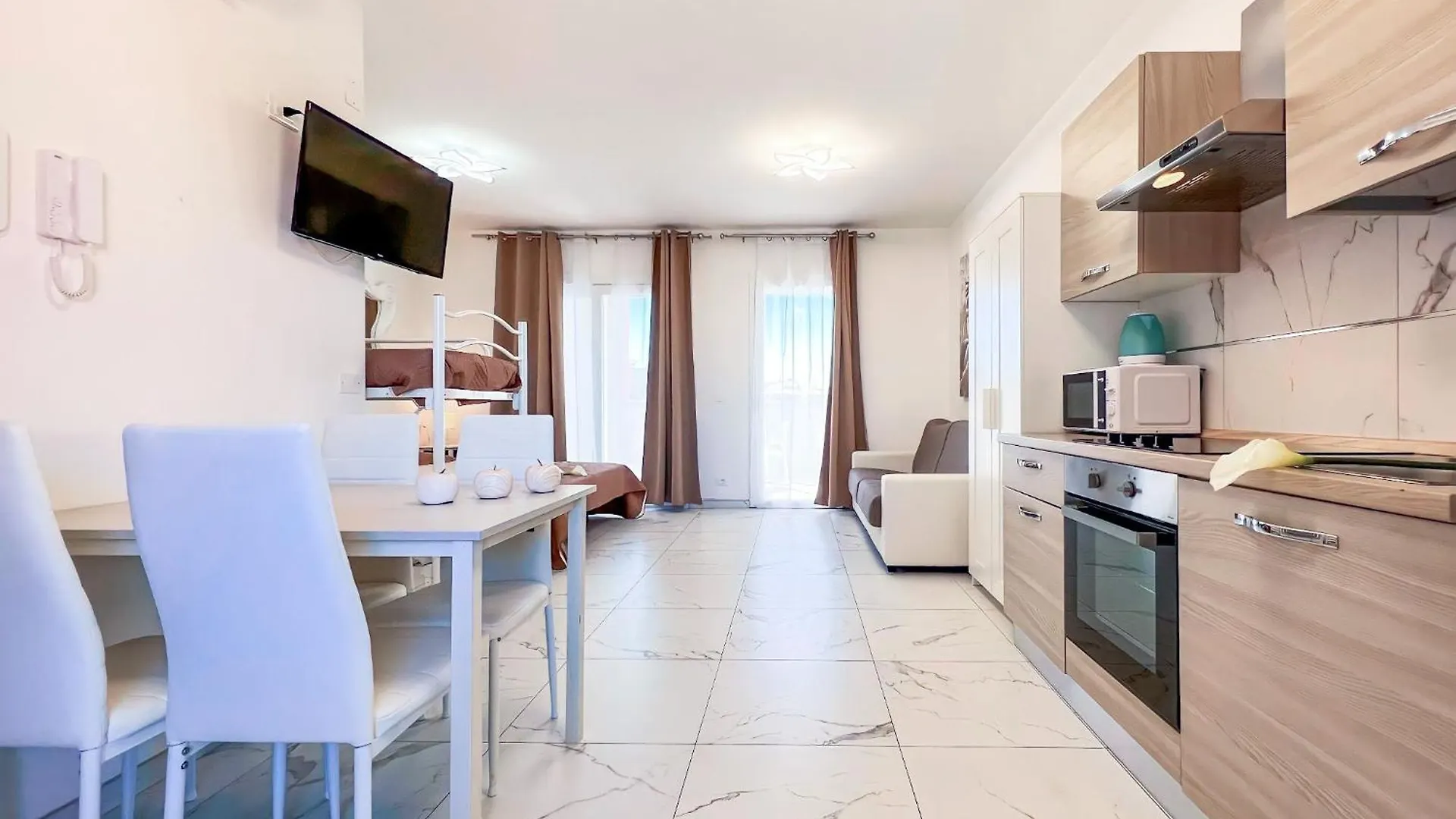 New Vibrant Apartment In Bibione 0*,